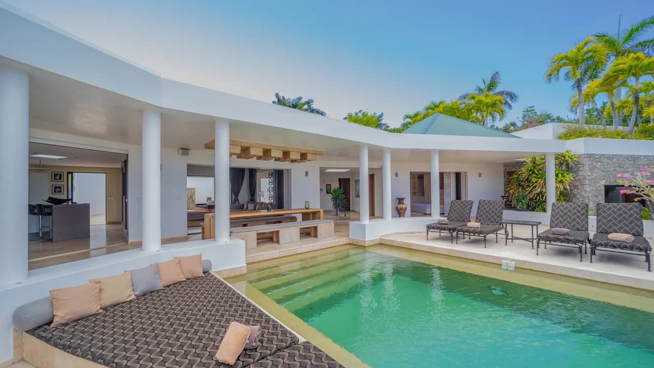 Private Pool Villa in Public photo 2