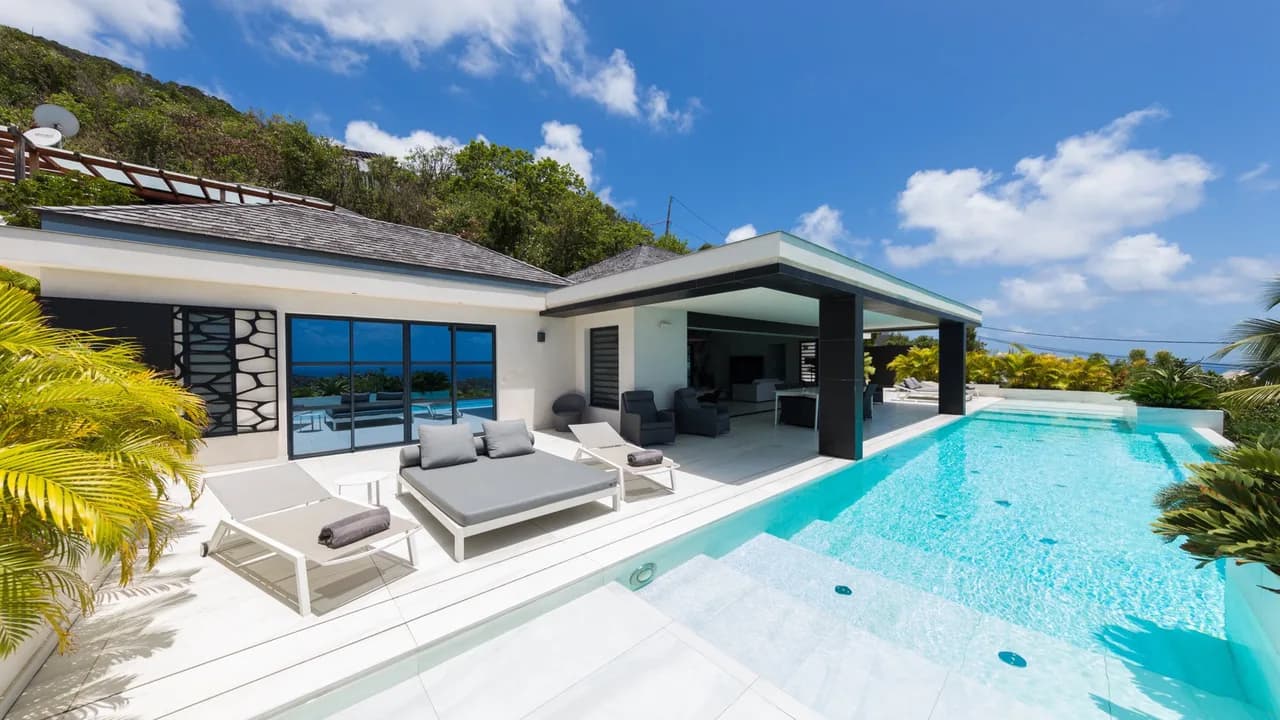 Private Pool Estate in Devé photo 3