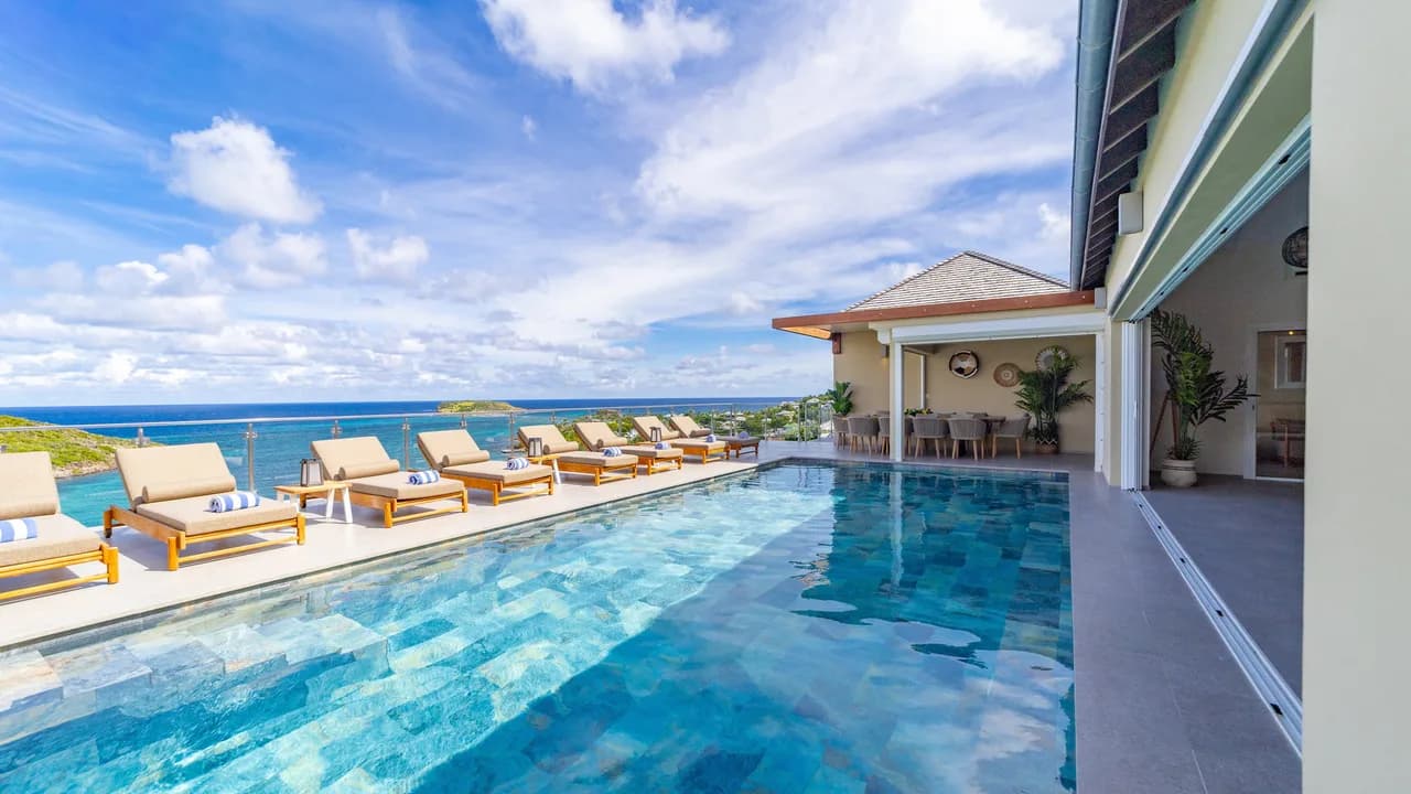 Single-Story Villa with Dual Pools in Marigot photo 2