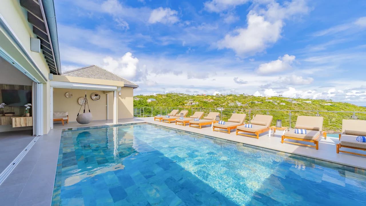 Single-Story Villa with Dual Pools in Marigot photo 3