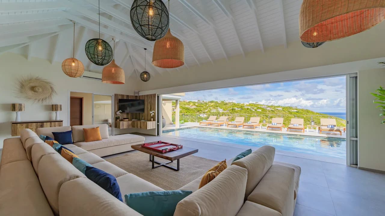 Single-Story Villa with Dual Pools in Marigot photo 4