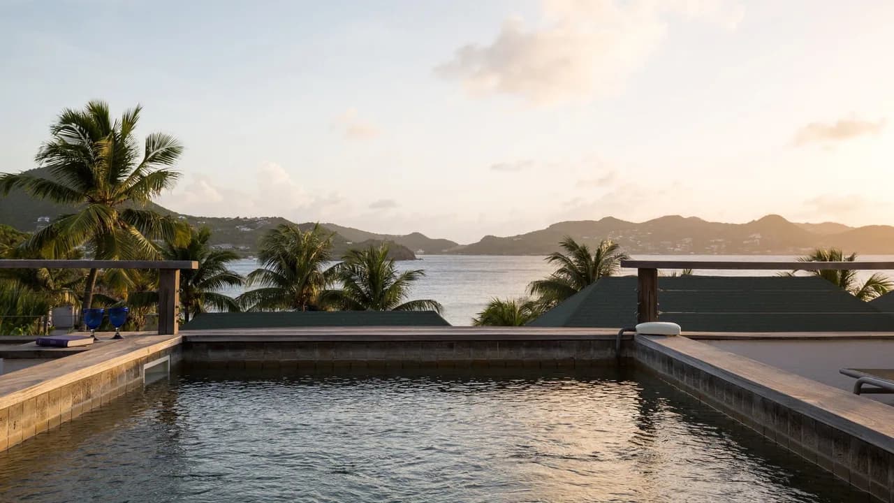 Charming Villa with Scenic Views in Pointe Milou