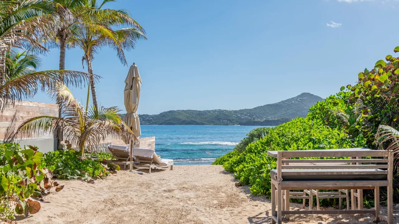 Luxury Villa with Ocean Views in Anse des Cayes photo 5