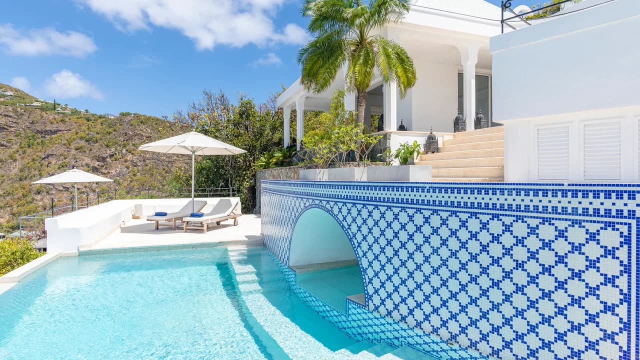 Luxurious Villa with Scenic Gardens in Corossol photo 2
