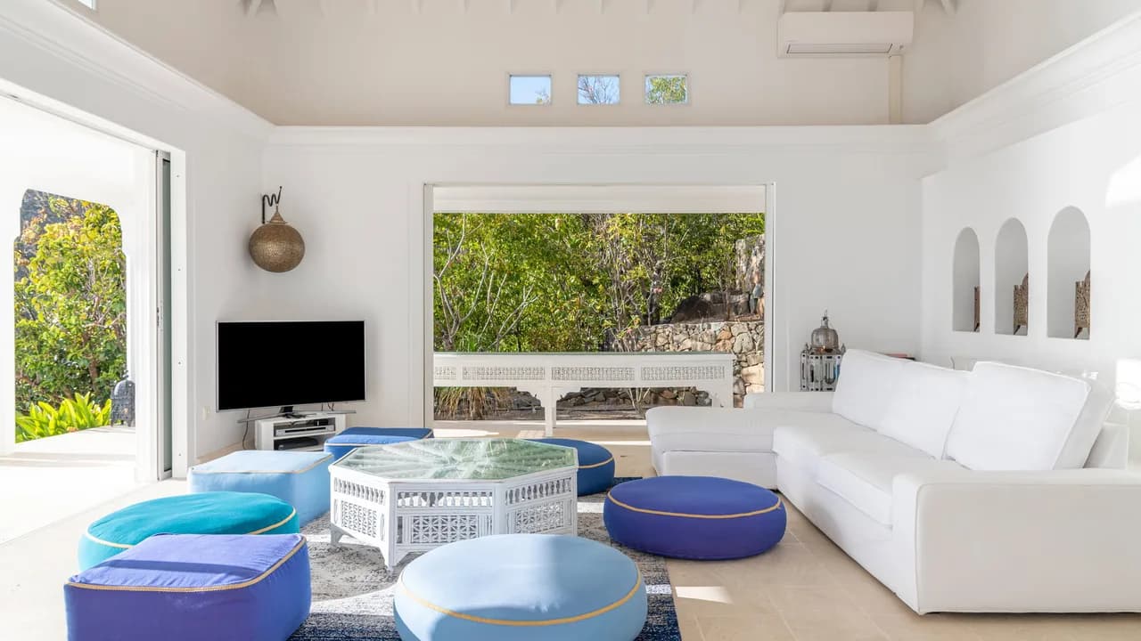 Luxurious Villa with Scenic Gardens in Corossol photo 4