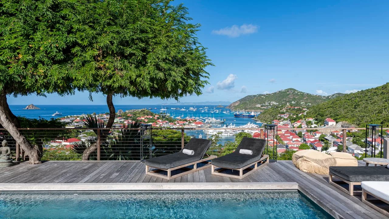 Serene Retreat Villa with Private Pool in Gustavia