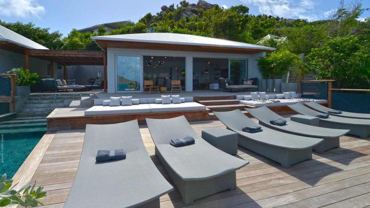 Luxurious Villa with Scenic Ocean Views in Anse des Cayes photo 2