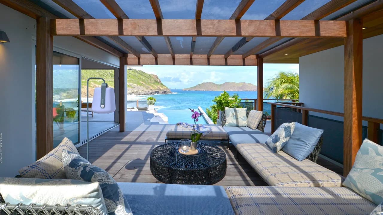 Luxurious Villa with Scenic Ocean Views in Anse des Cayes photo 5