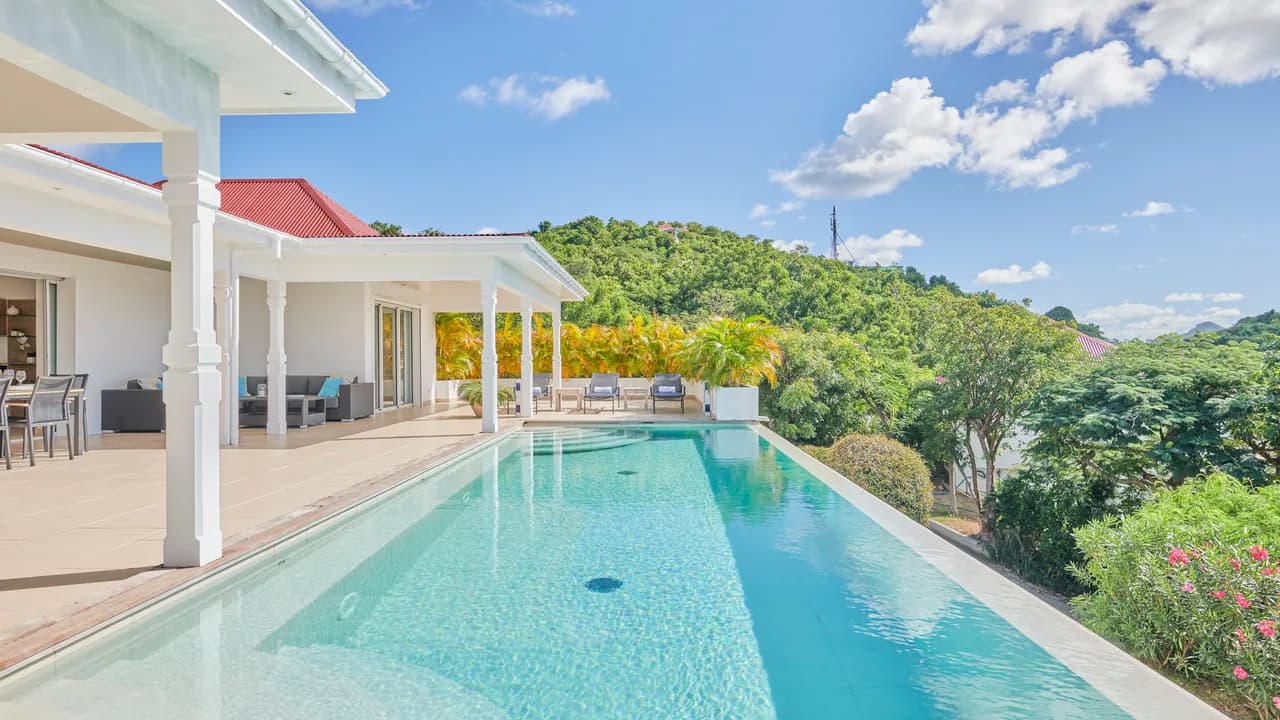 Family-Friendly Retreat Villa in Colombier photo 2