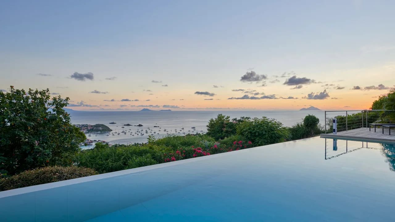 Family-Friendly Retreat Villa in Colombier photo 3