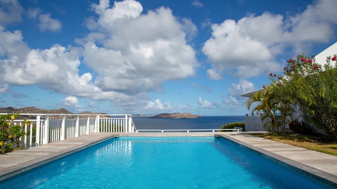 Accessible Luxury Villa with Private Pool in Lorient