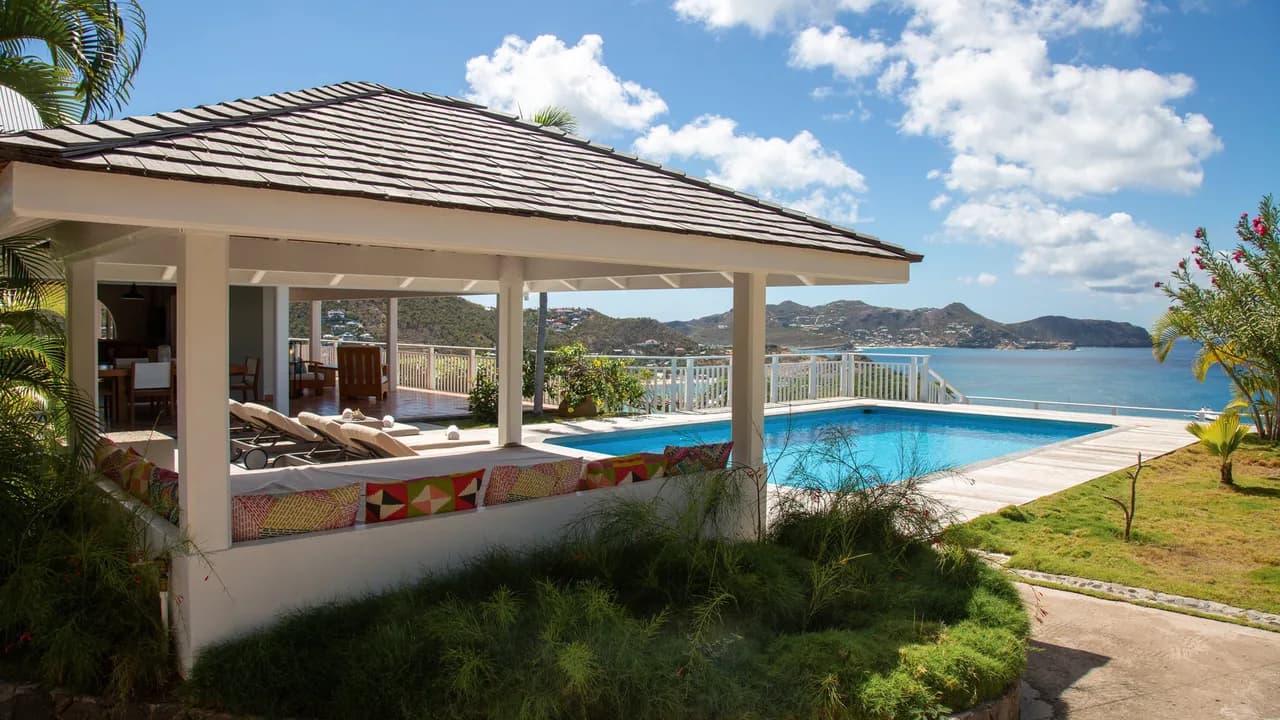 Accessible Luxury Villa with Private Pool in Lorient photo 3