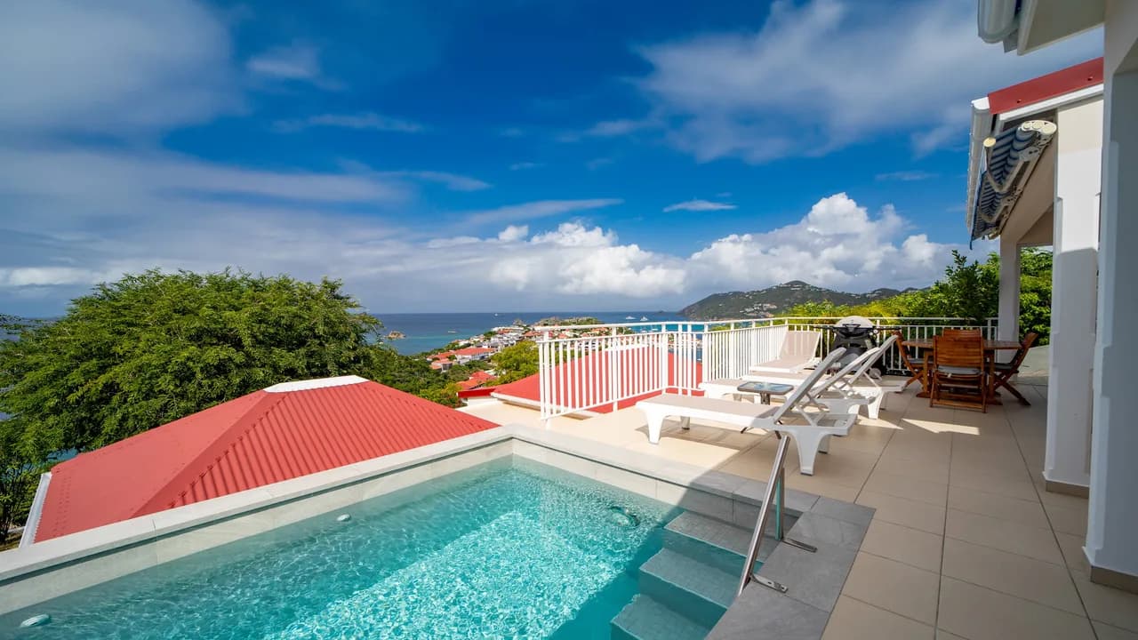 Air-Conditioned Retreat Villa in Lurin, St. Barts