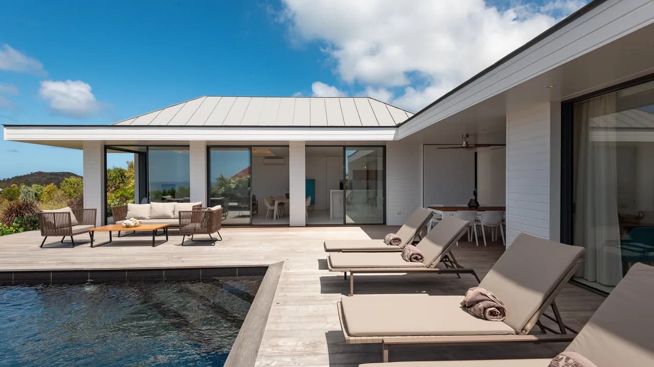 Airy Two-Bedroom Villa with Pool in Gustavia photo 2