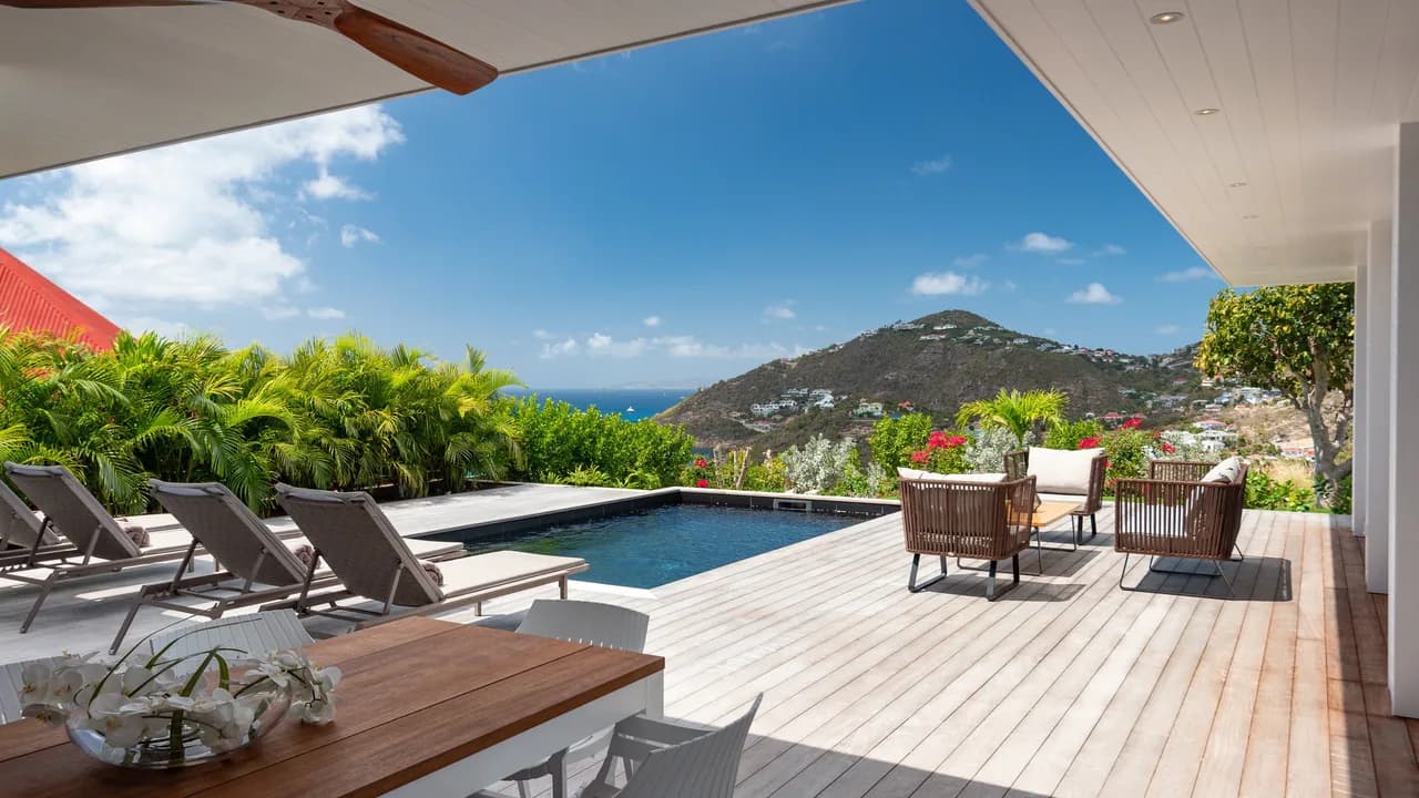 Airy Two-Bedroom Villa with Pool in Gustavia photo 3