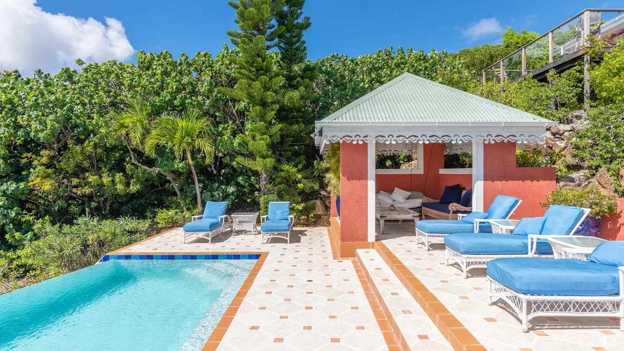 Jacuzzi Villa Steps From the Beach in Colombier photo 3