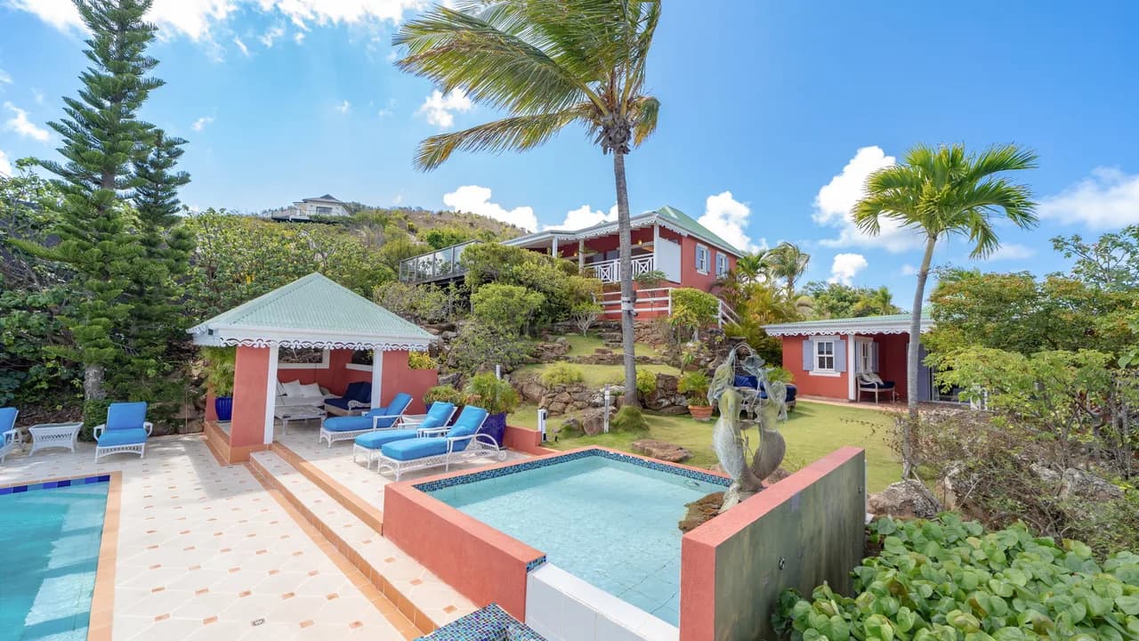 Jacuzzi Villa Steps From the Beach in Colombier photo 4