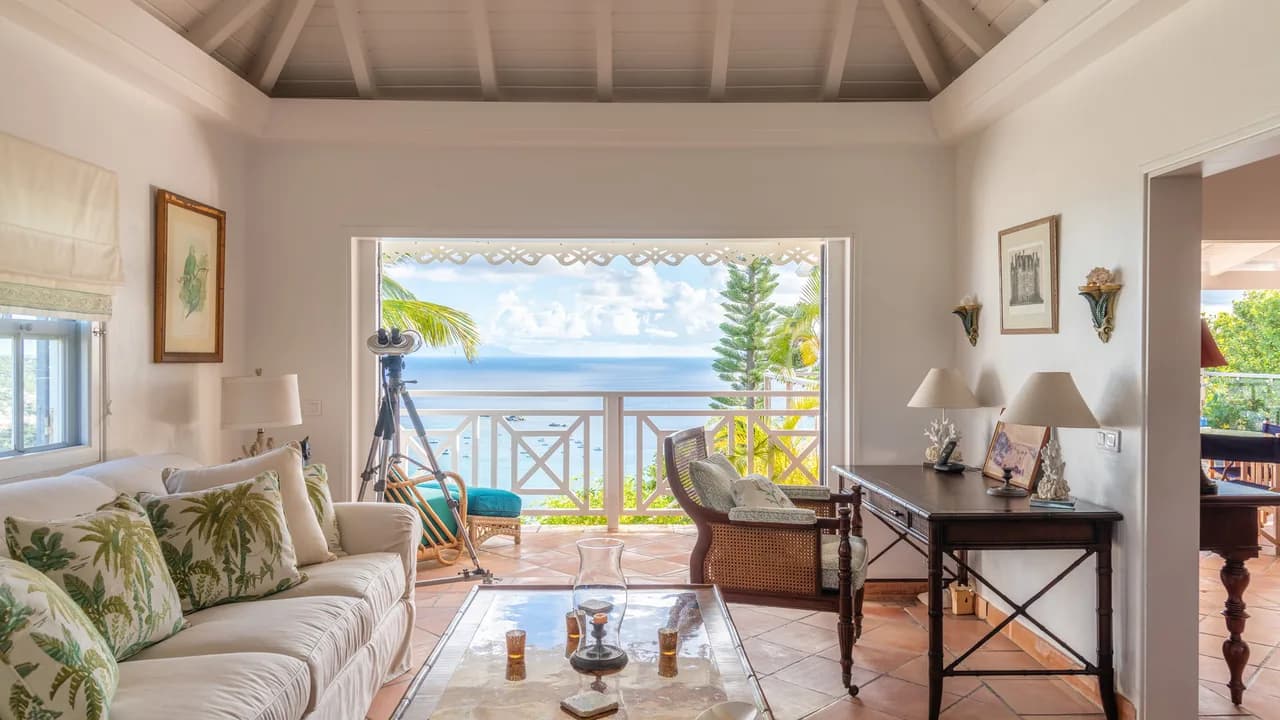Jacuzzi Villa Steps From the Beach in Colombier photo 5