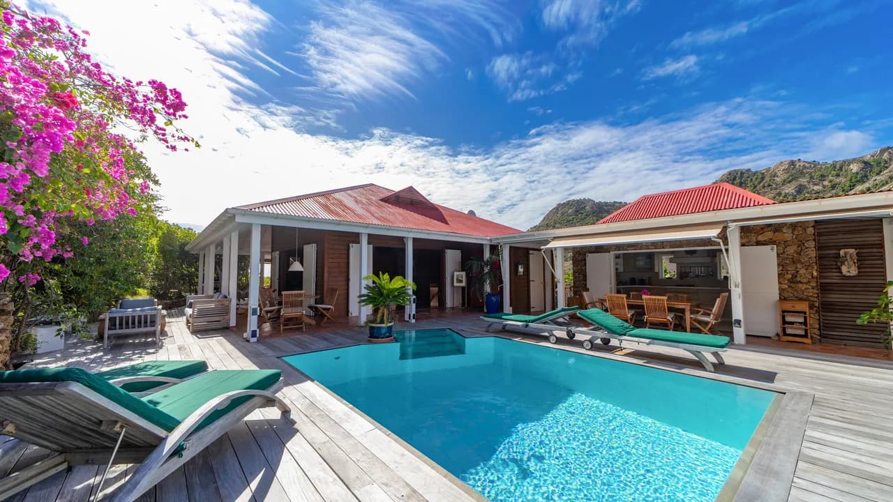 Modern Villa with Serene Garden in Grand Fond photo 2