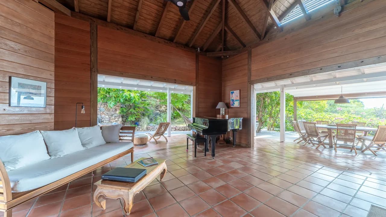 Modern Villa with Serene Garden in Grand Fond photo 4