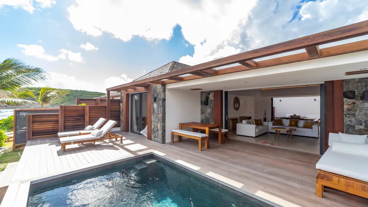 Single-Story Luxury Villa in Anse des Cayes photo 3