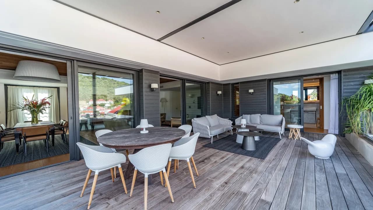 Airy Apartment with Elevator in Gustavia photo 3