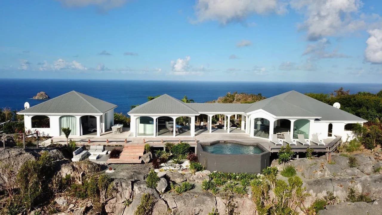 Charming Villa with Private Pool in Colombier photo 3