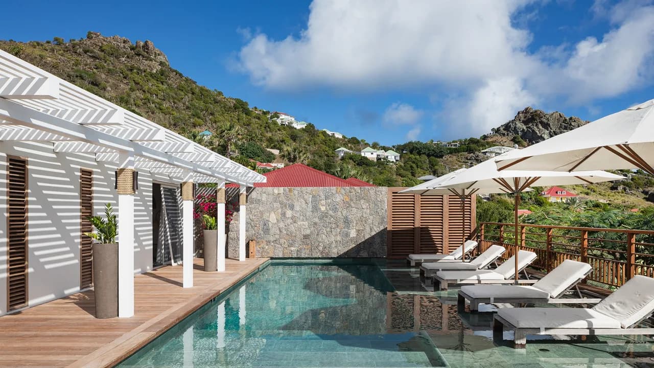 Air-Conditioned Contemporary Villa in Anse des Cayes photo 2