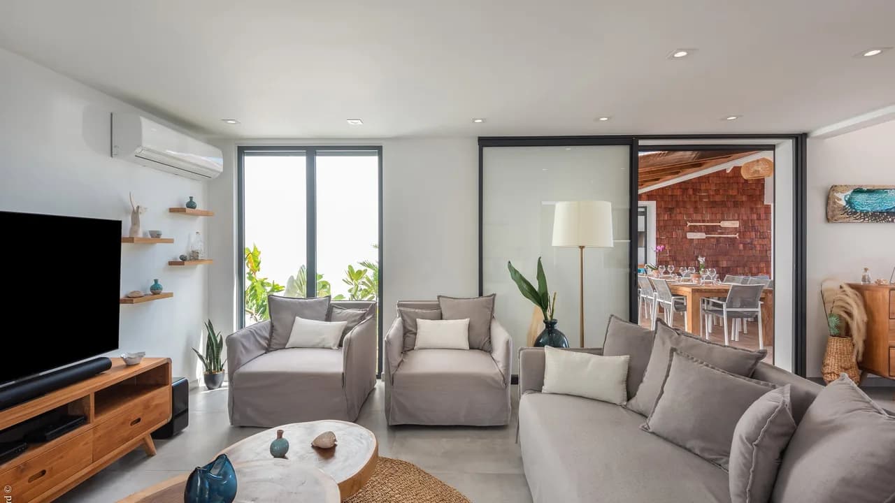 Air-Conditioned Villa with Scenic Views in Colombier photo 5