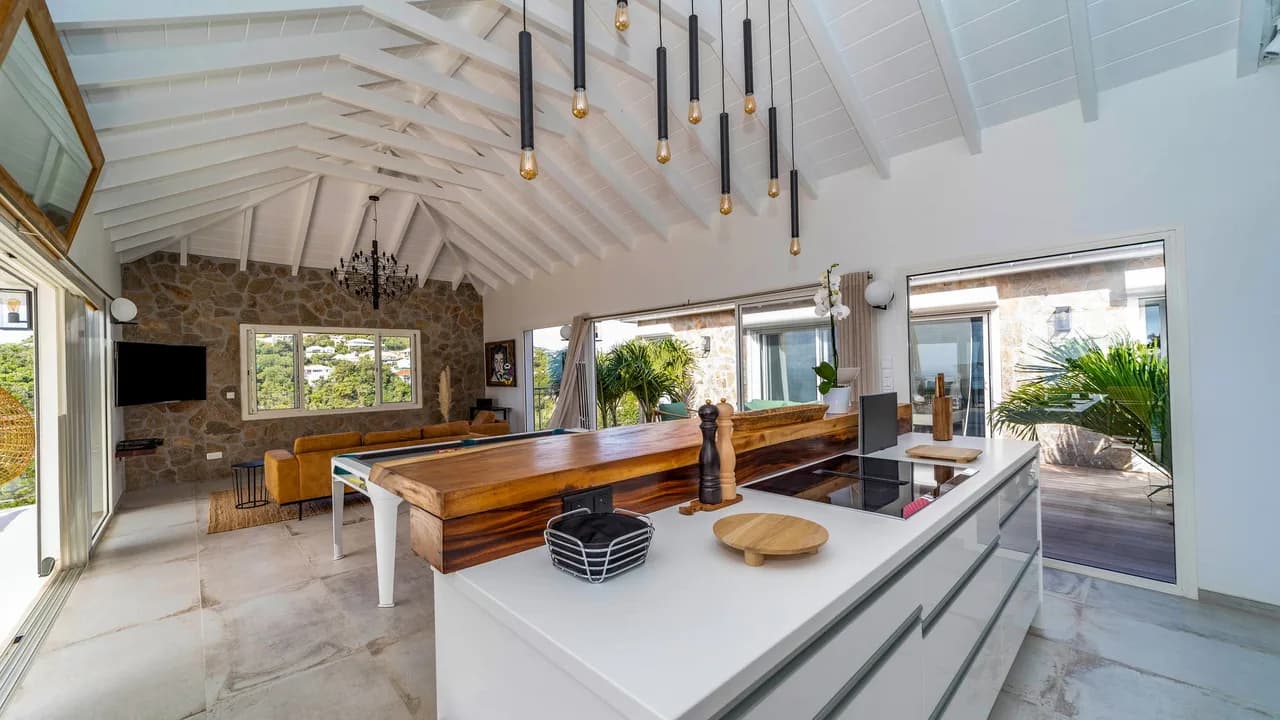 Luxurious Villa with Heated Pool in Colombier photo 4