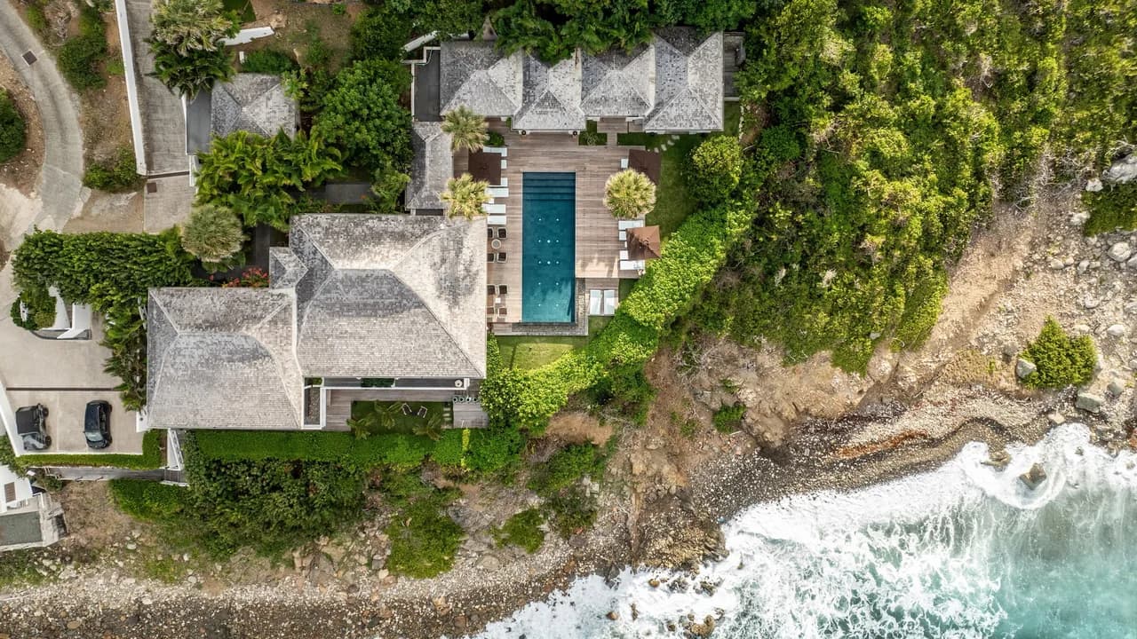 Luxurious Estate with Wine Cellar in Anse des Cayes photo 3