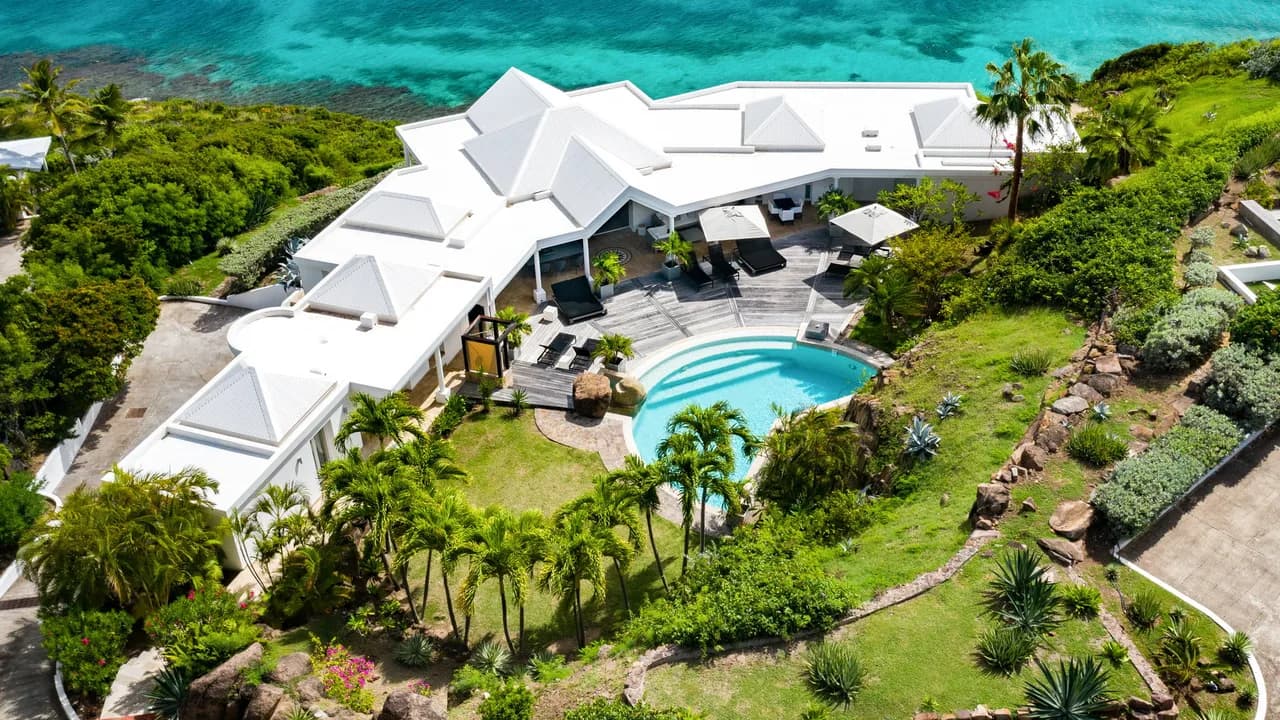 Single-Story Estate with Two Private Pools in Montjean photo 2