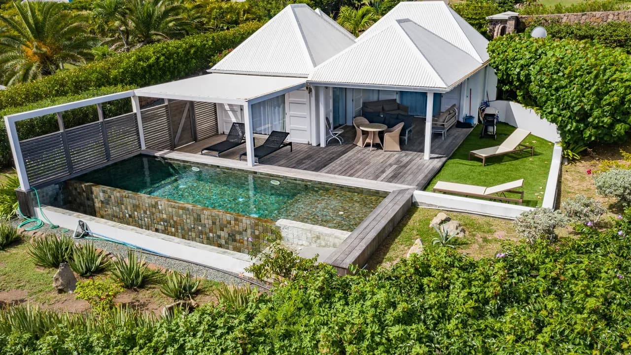 Single-Story Estate with Two Private Pools in Montjean photo 4