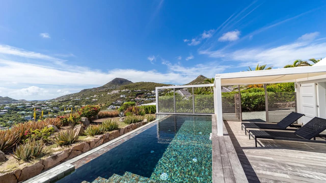 Single-Story Estate with Two Private Pools in Montjean photo 5