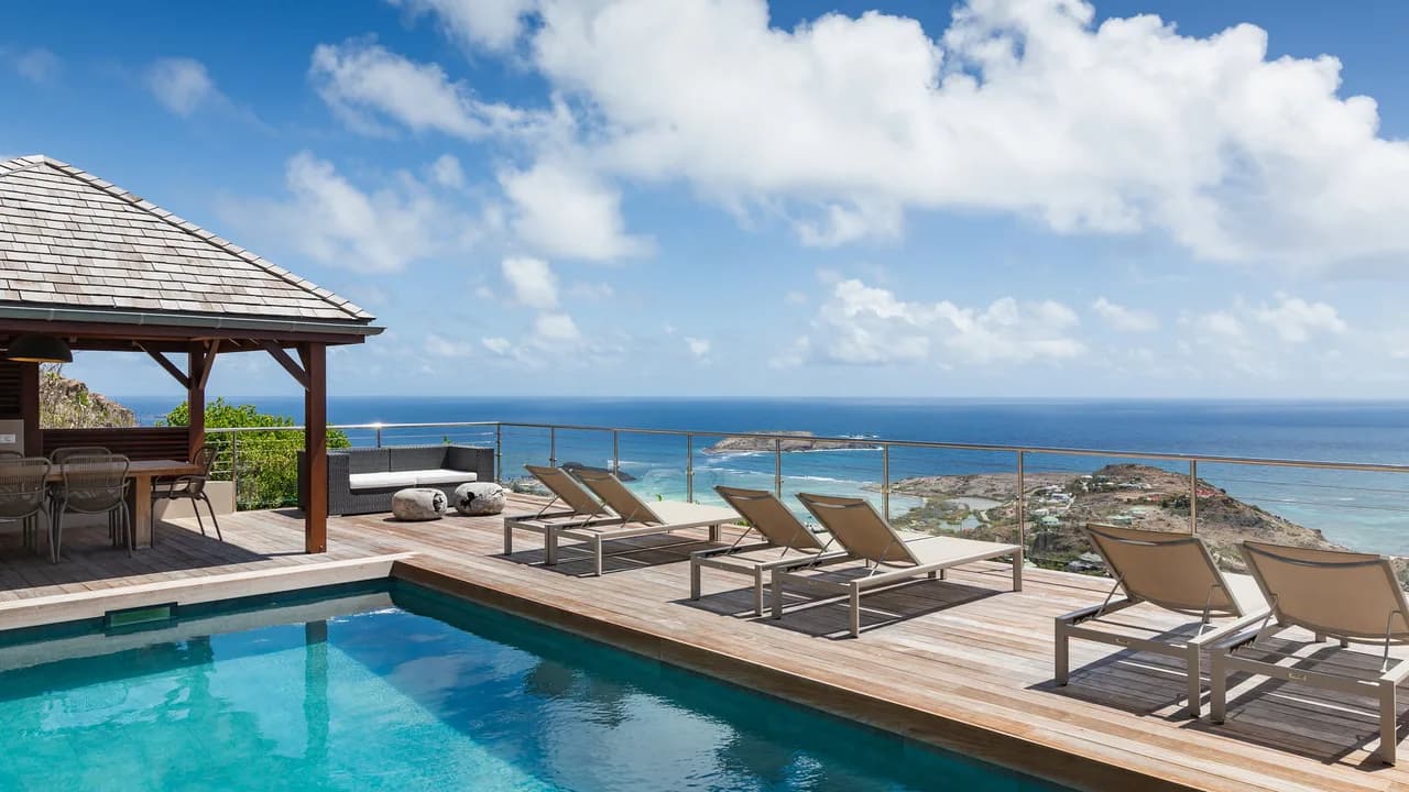 Luxurious Dual-Pool Estate in Devé photo 2
