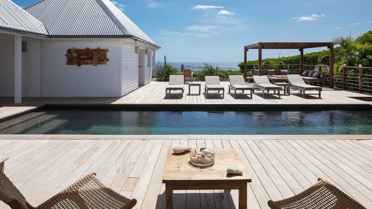 Child-Friendly Villa with Private Pool in Vitet