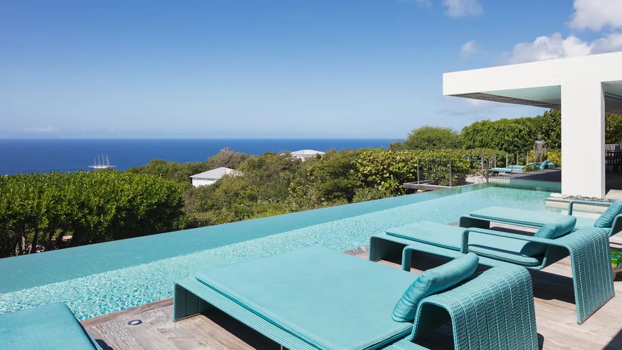 Single-Story Villa with Private Pool in Gouverneur