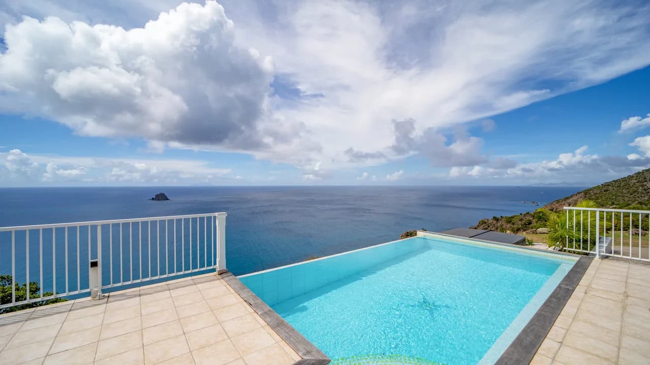 Single-Story Villa with Jacuzzi in Colombier