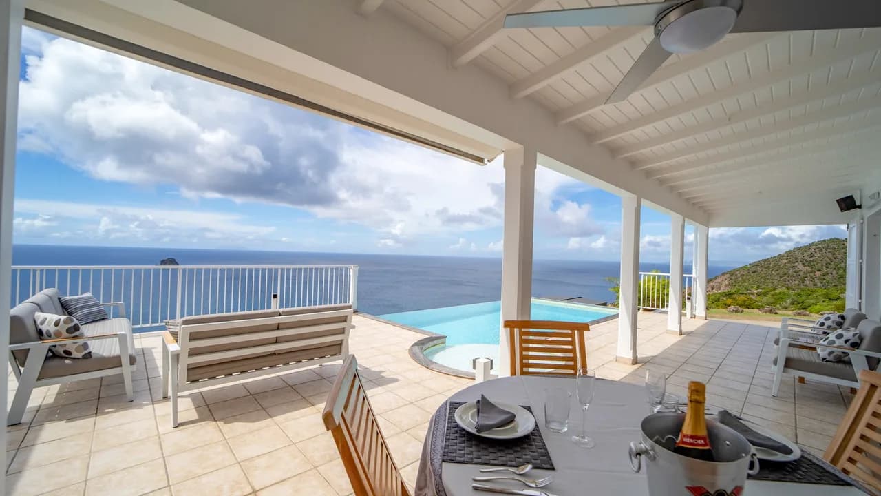 Single-Story Villa with Jacuzzi in Colombier photo 4