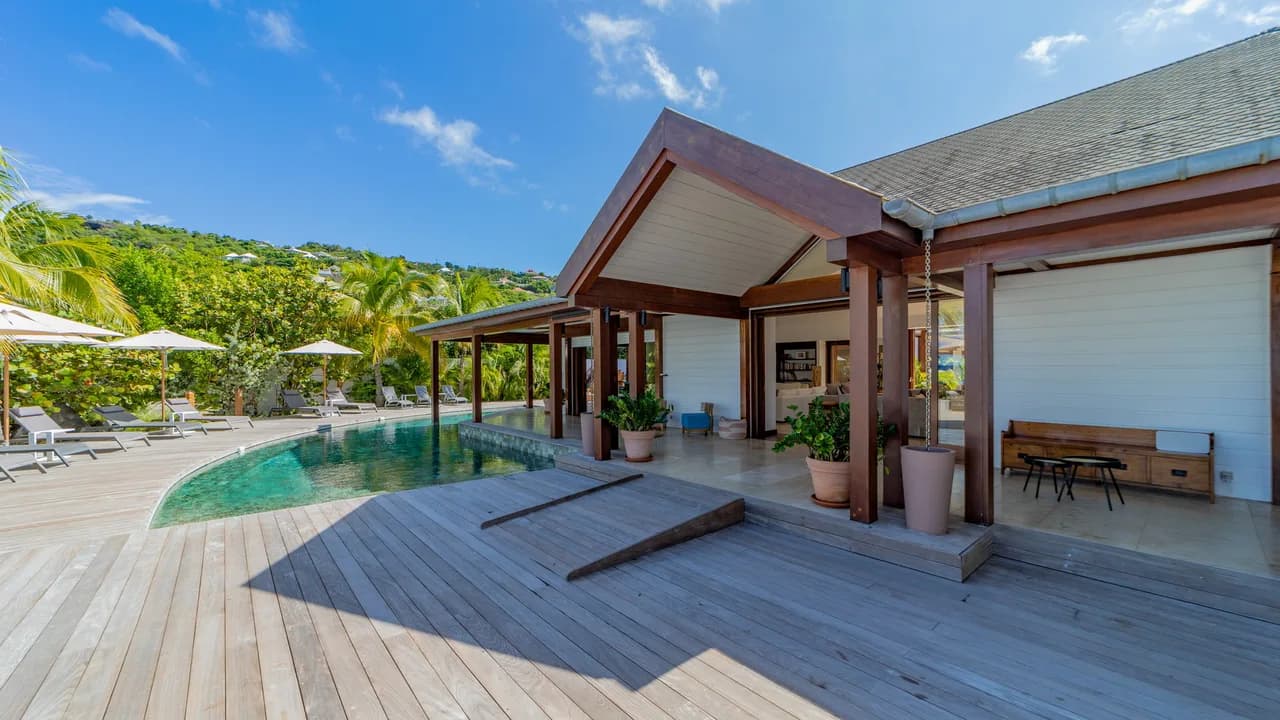 Single-Story Luxury Villa in Lorient photo 4
