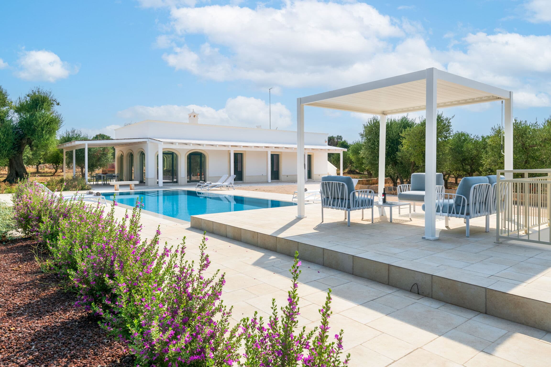 Charming Three-Bedroom Villa in Ostuni, Puglia, Italy photo 2