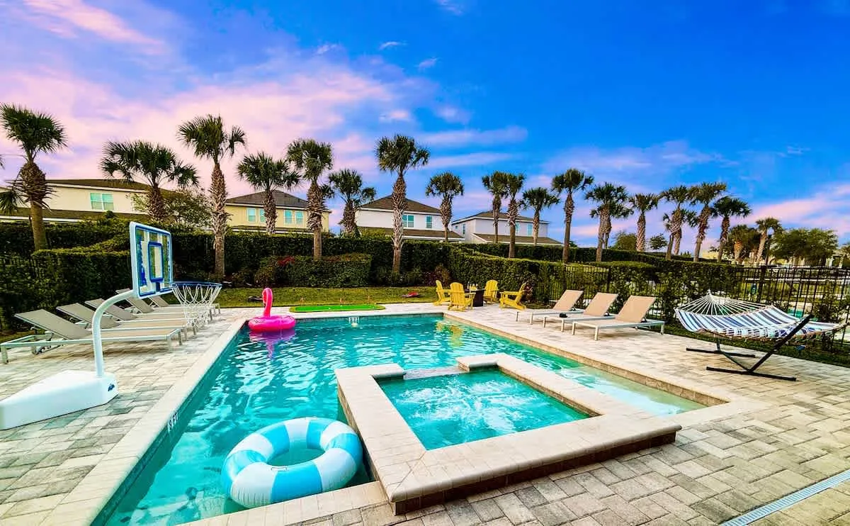 Luxury villas in West Lucaya