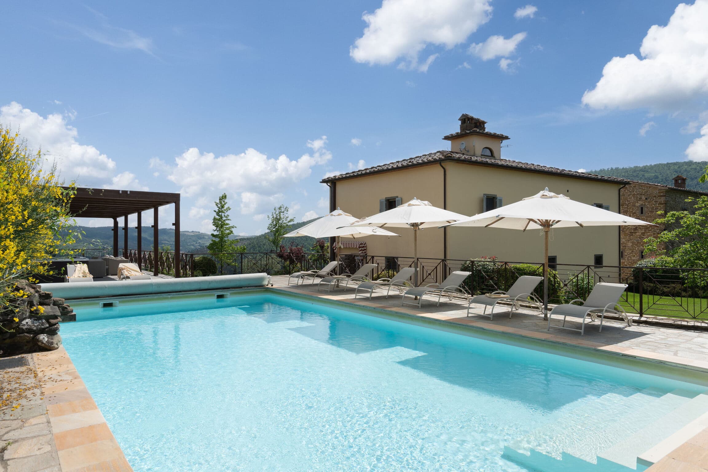 Terrace Seven Bedroom Villa in Capolona