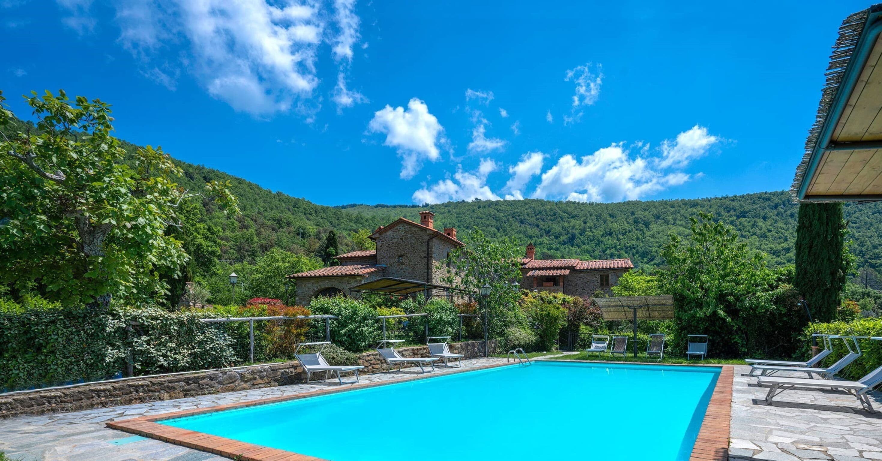 Nature Retreat Villa with Pool in Cortona
