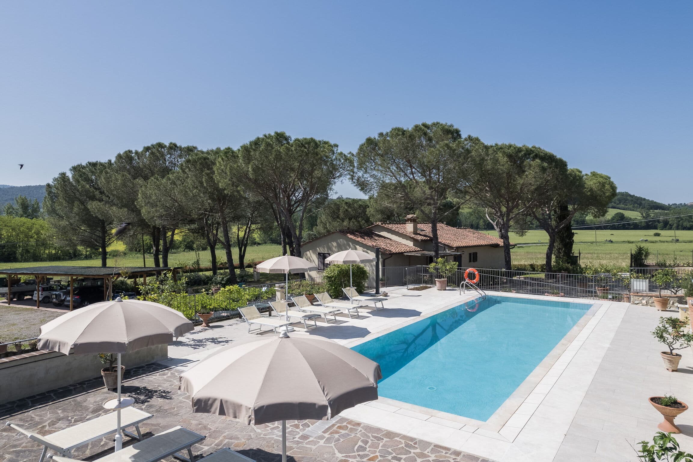 Garden-Focused Four Bedroom Villa in Colle di Val D'Elsa