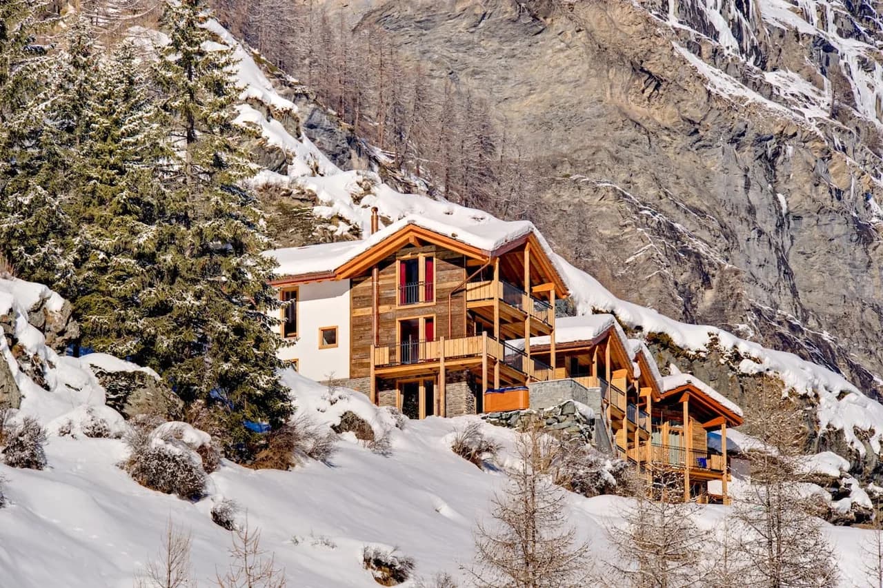 Amazing 3 -Storey Chalet with Spectacular View
