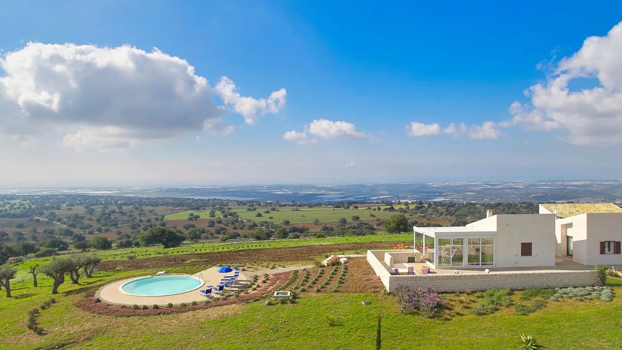 Elegant Villa with Circular Infinity Pool