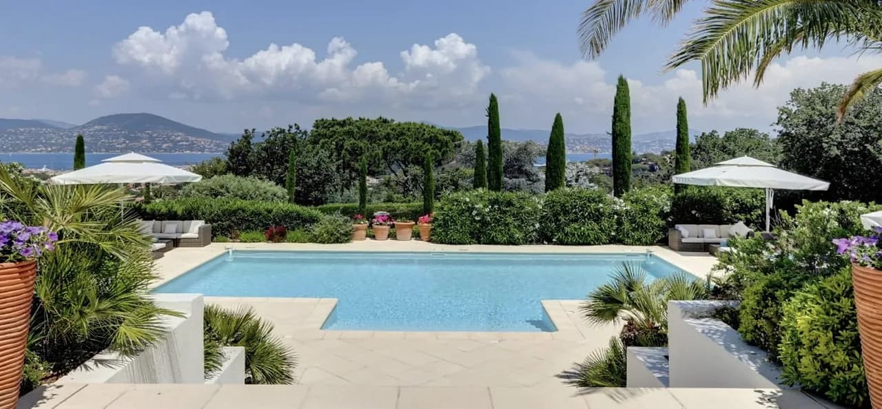 Fabulous and Private Villa with St. Tropez Bay View