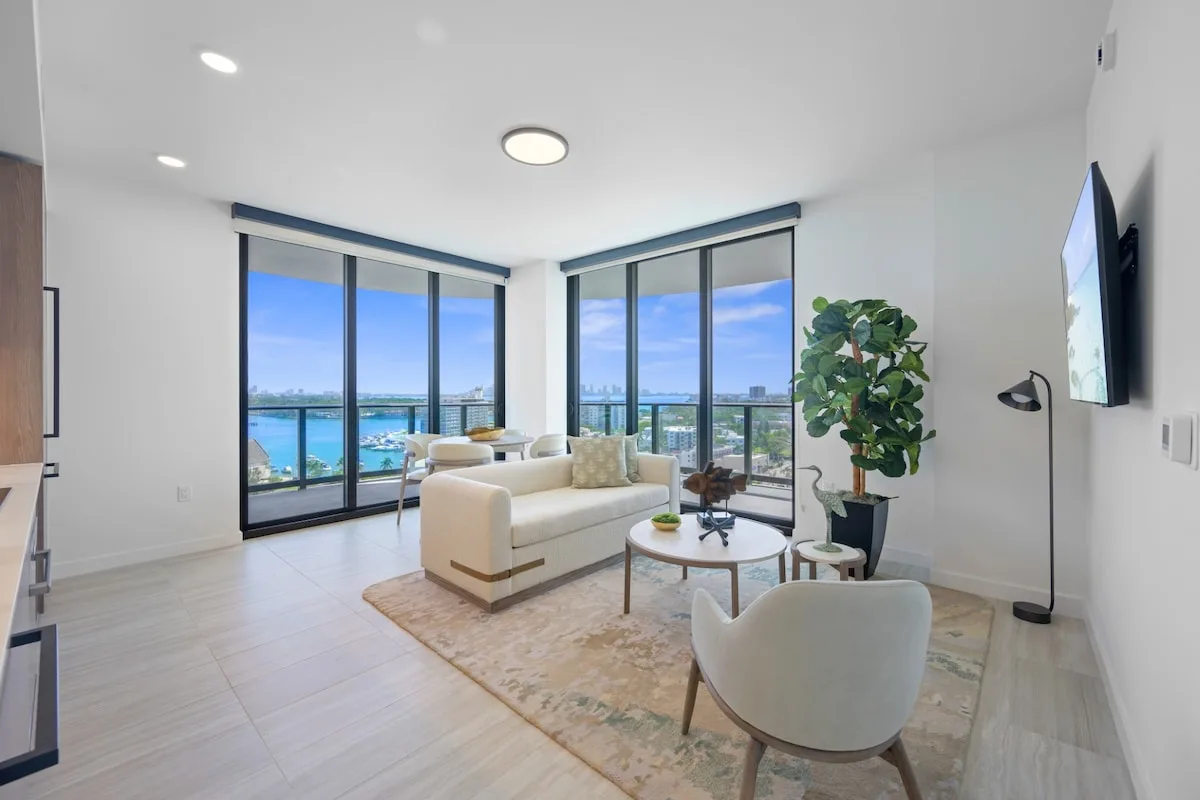 Classy Beach Access Apartment in Miami Beach