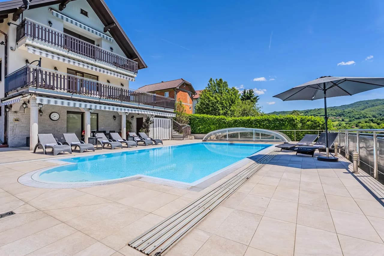 Private Pool Vacation Home in Gornja Stubica